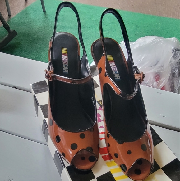 Nascar Polka Dot Wedges - Picture 3 of 5